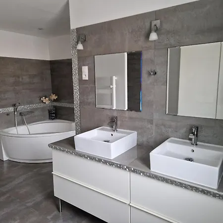 Villa Moderne De 220M2 Avec Clim Et Piscine, Serignan Villa
