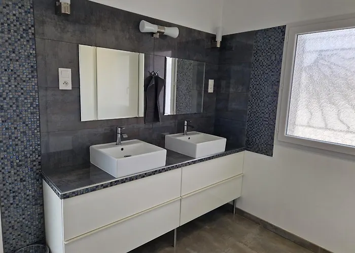 Moderne De 220m2 Avec Piscine, ヴィラ